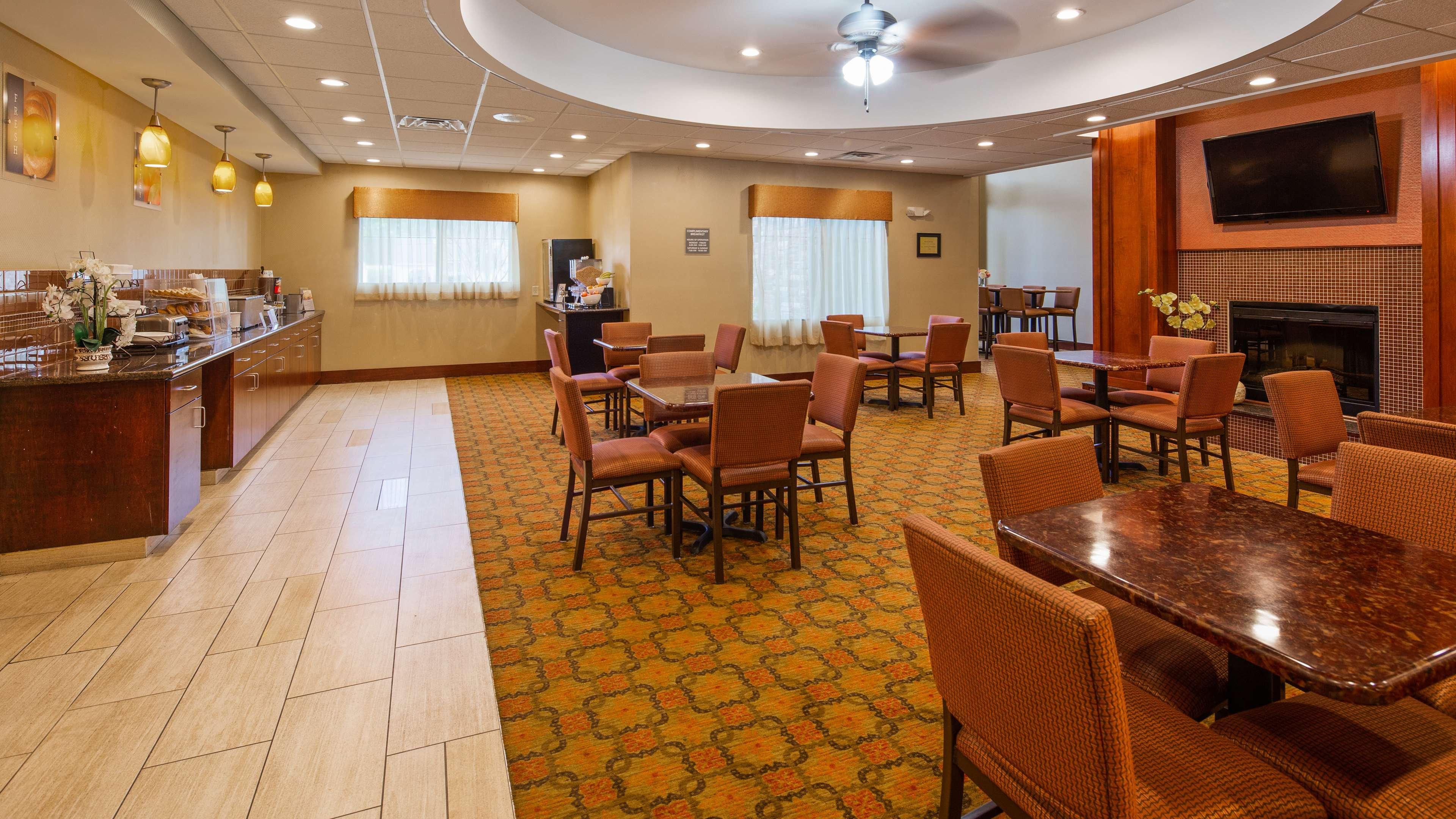 Best Western Plus Finger Lakes Inn & Suites Cortland Dış mekan fotoğraf