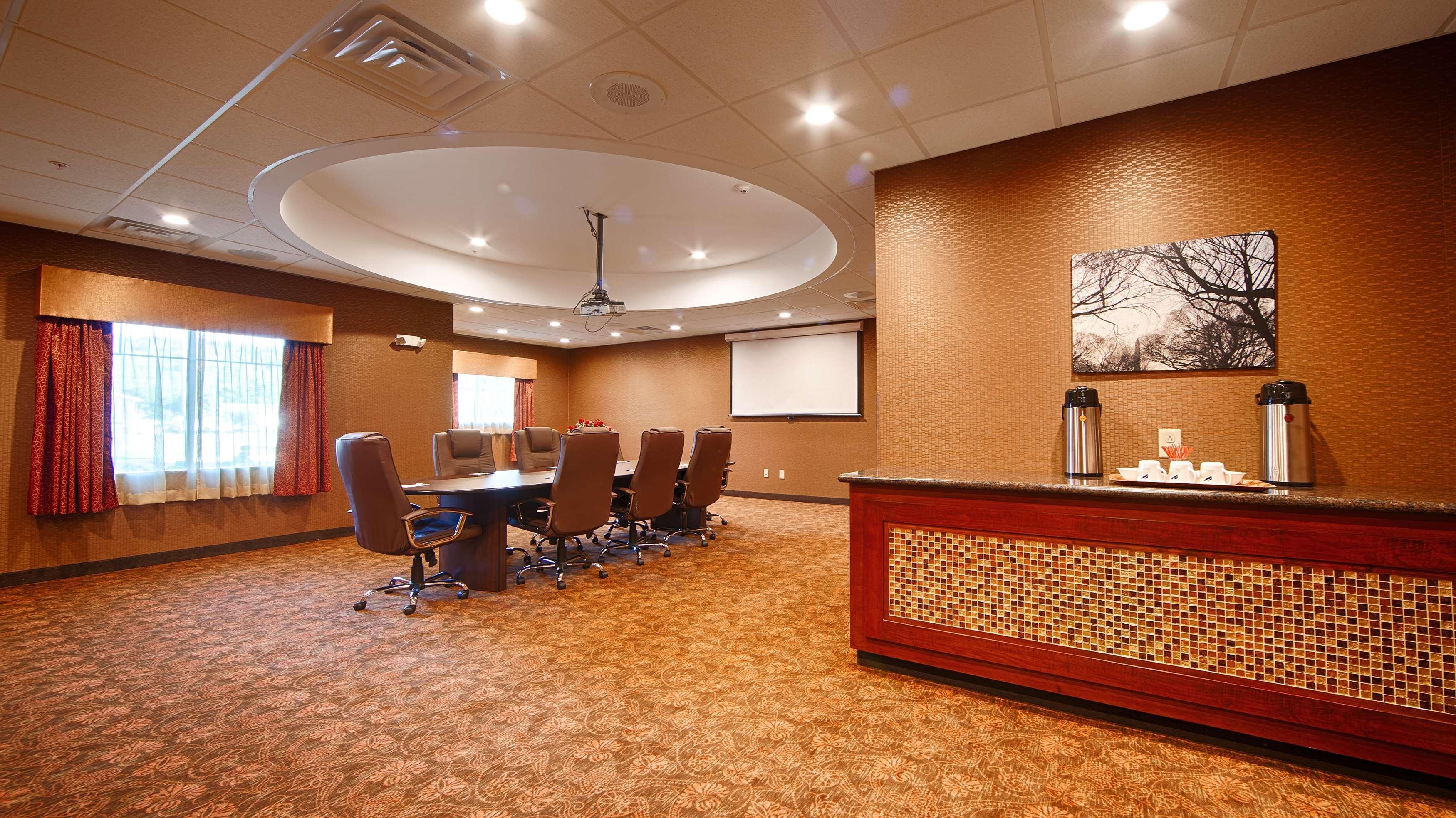 Best Western Plus Finger Lakes Inn & Suites Cortland Dış mekan fotoğraf